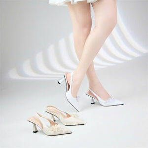 Giày cao gót Moonn dáng Slingbakc bít mũi đính hoa lụa