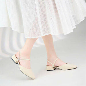 Giày nữ màu kem gót thấp quai ngang thanh lịch