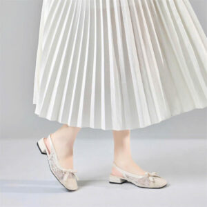 Giày nữ màu kem gót thấp quai ngang thanh lịch