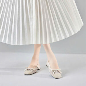 Giày nữ màu kem gót thấp quai ngang thanh lịch