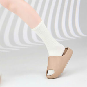 Dép nữ Moonn quai ngang đúc nguyên khối