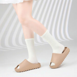 Dép nữ Moonn quai ngang đúc nguyên khối