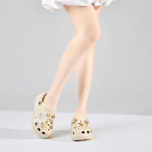 Dép nữ Moonn sandal crocs nữ gắn nhiều charm hình thú