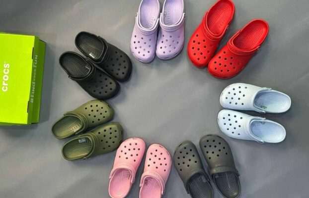 gợi ý mua dép crocs chính hãng ở đâu thì đảm bảo chất lượng Moonn