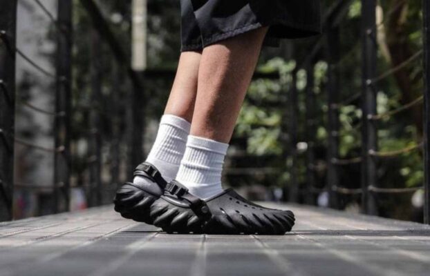 Mua dép crocs chính hãng ở đâu thì uy tín, an toàn Moonn